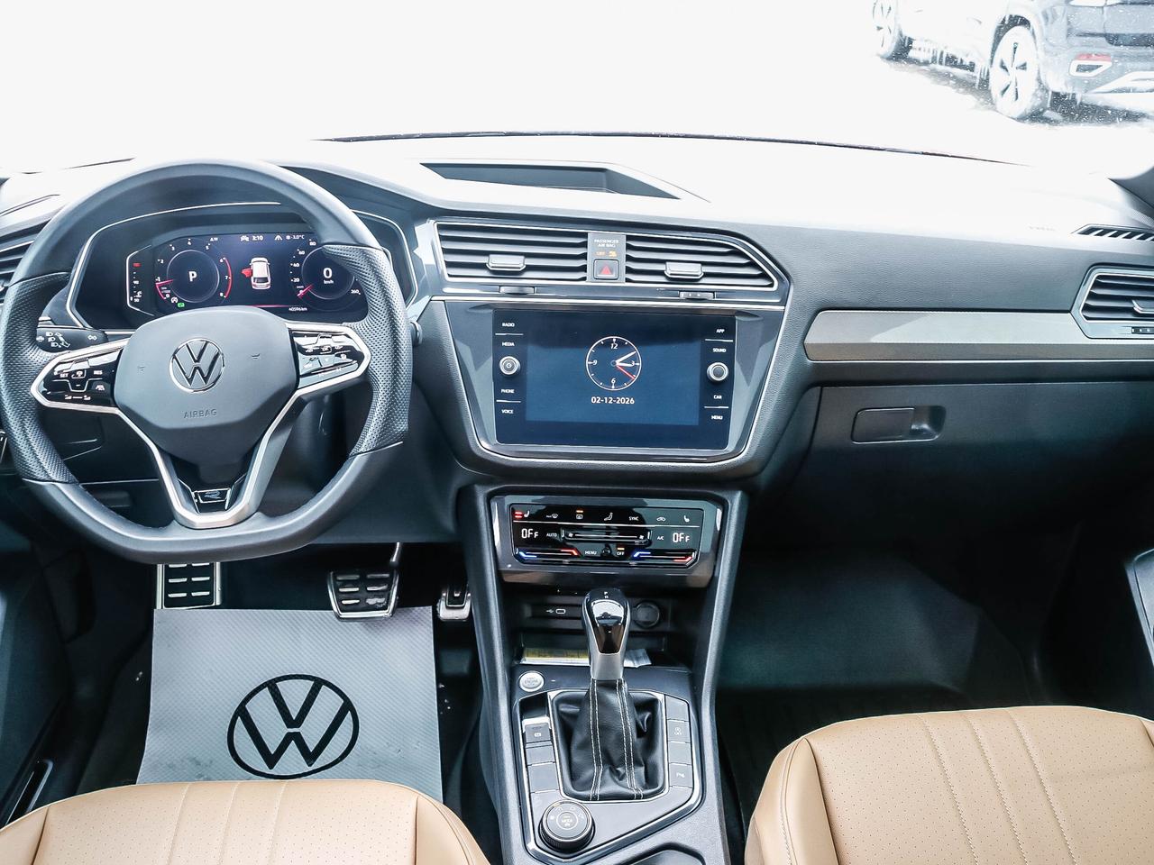 2024 Volkswagen Tiguan Comfortline R-Line Black Edition 4MOTION Photo