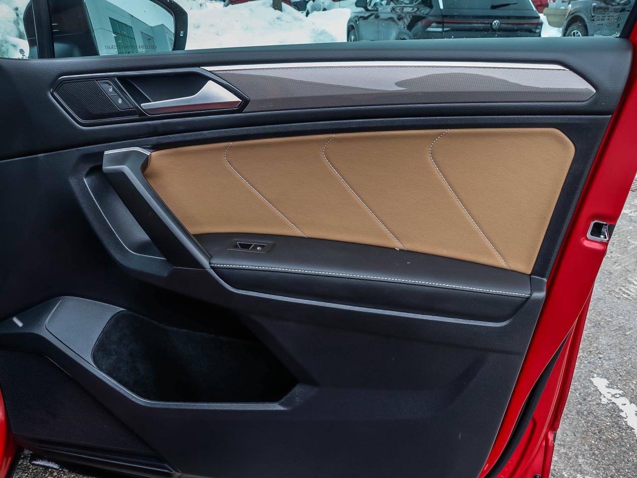 2024 Volkswagen Tiguan Comfortline R-Line Black Edition 4MOTION Photo