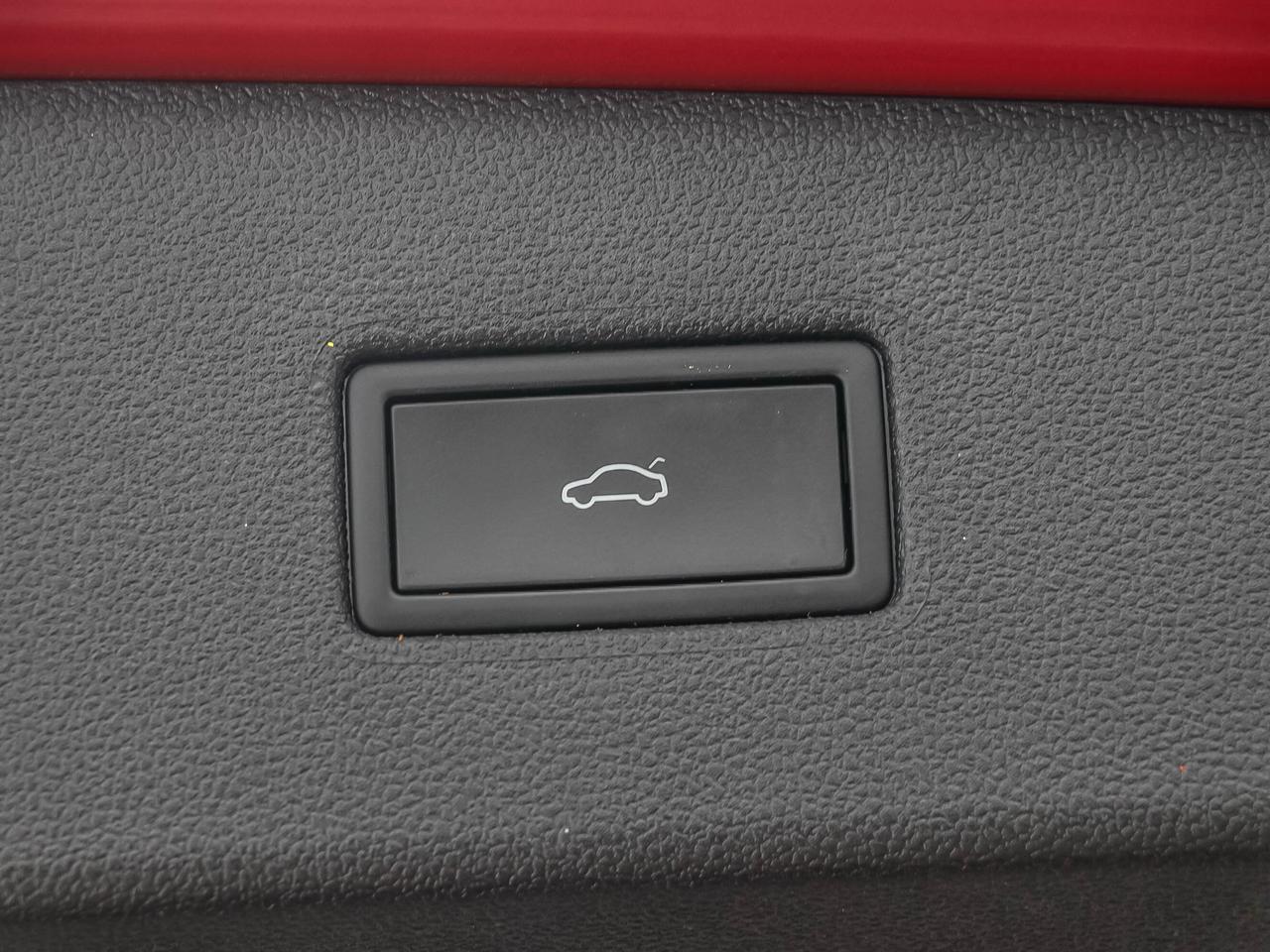 2024 Volkswagen Tiguan Comfortline R-Line Black Edition 4MOTION Photo