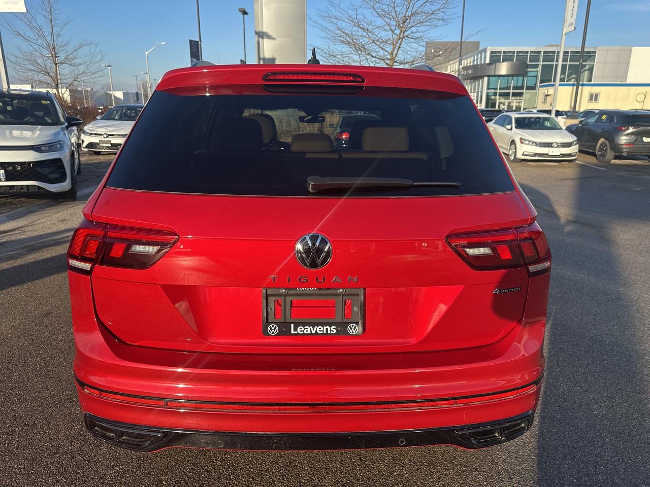 2024 Volkswagen Tiguan Comfortline R-Line Black Edition 4MOTION Photo