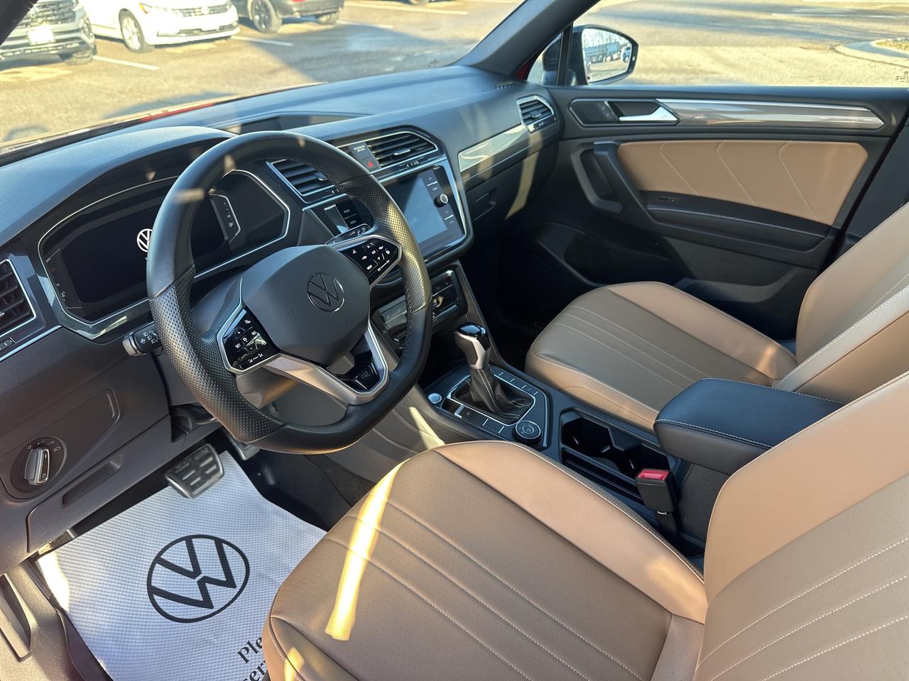 2024 Volkswagen Tiguan Comfortline R-Line Black Edition 4MOTION Photo