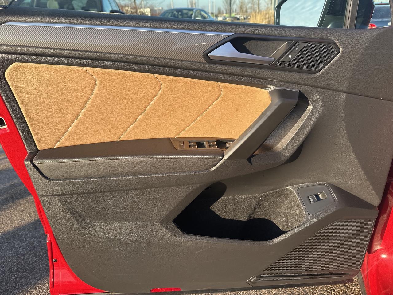 2024 Volkswagen Tiguan Comfortline R-Line Black Edition 4MOTION Photo