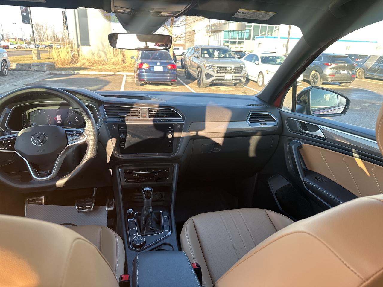 2024 Volkswagen Tiguan Comfortline R-Line Black Edition 4MOTION Photo