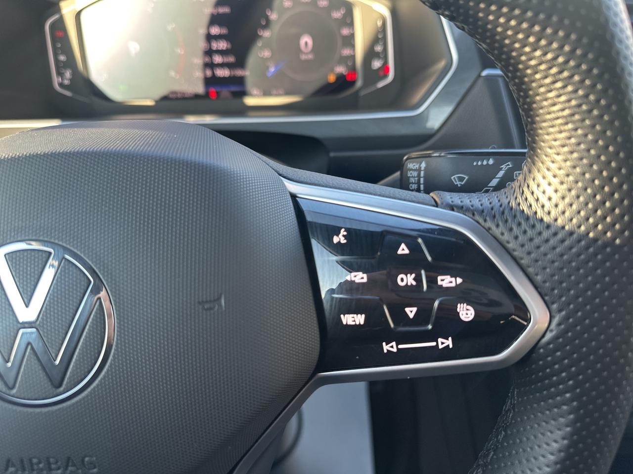 2024 Volkswagen Tiguan Comfortline R-Line Black Edition 4MOTION Photo