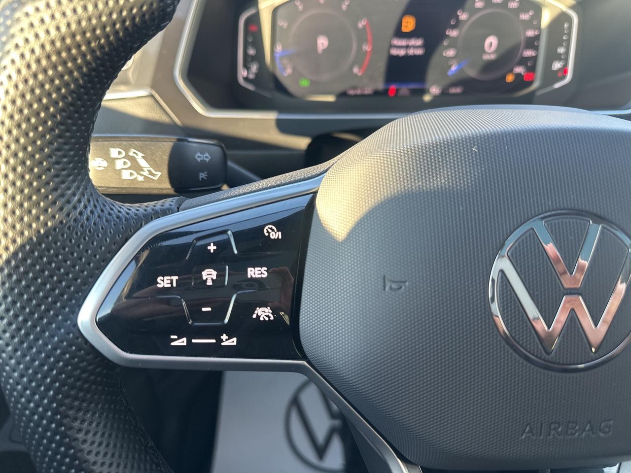 2024 Volkswagen Tiguan Comfortline R-Line Black Edition 4MOTION Photo