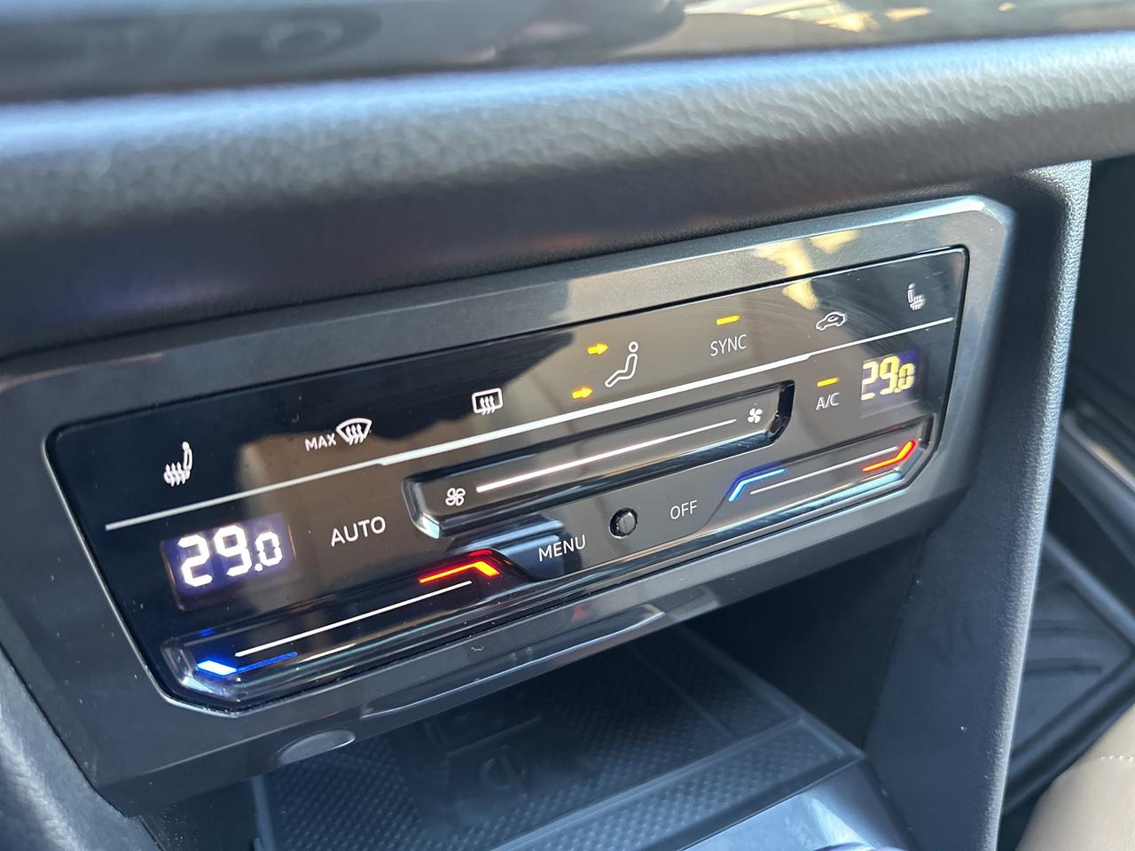 2024 Volkswagen Tiguan Comfortline R-Line Black Edition 4MOTION Photo