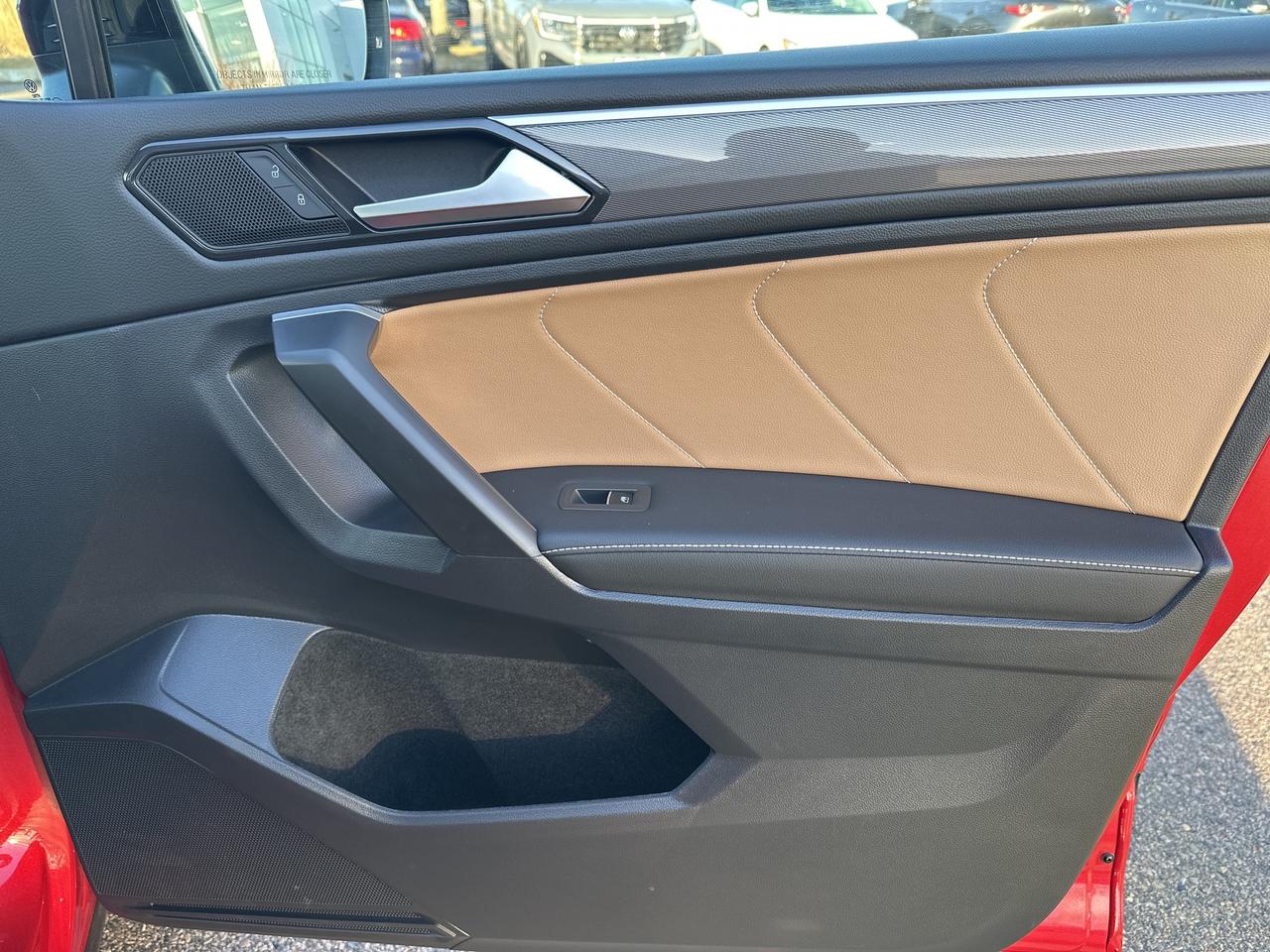 2024 Volkswagen Tiguan Comfortline R-Line Black Edition 4MOTION Photo