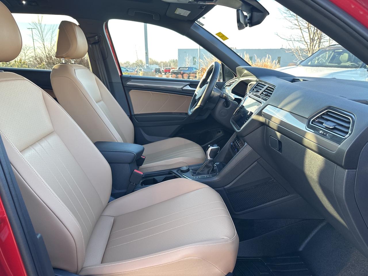 2024 Volkswagen Tiguan Comfortline R-Line Black Edition 4MOTION Photo