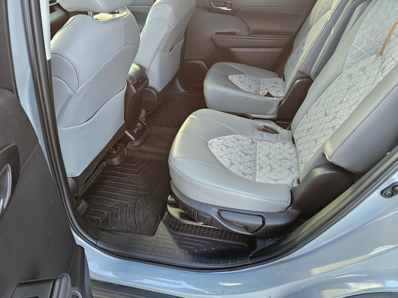 2023 Toyota Highlander Hybrid XLE 4dr All-Wheel Drive Photo4