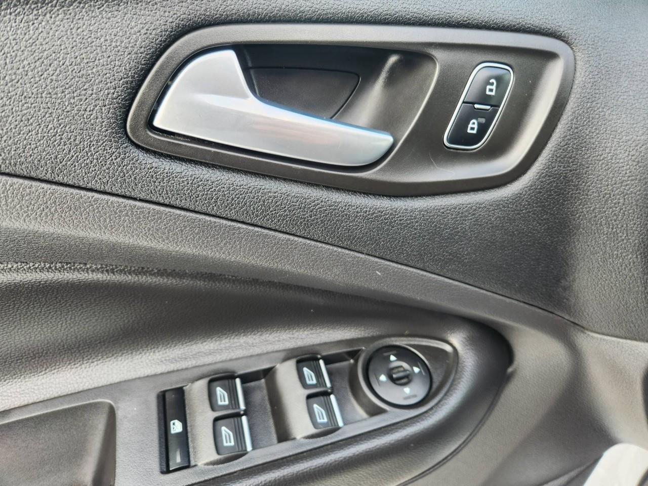 2017 Ford Escape SE 4dr 4x4 Photo