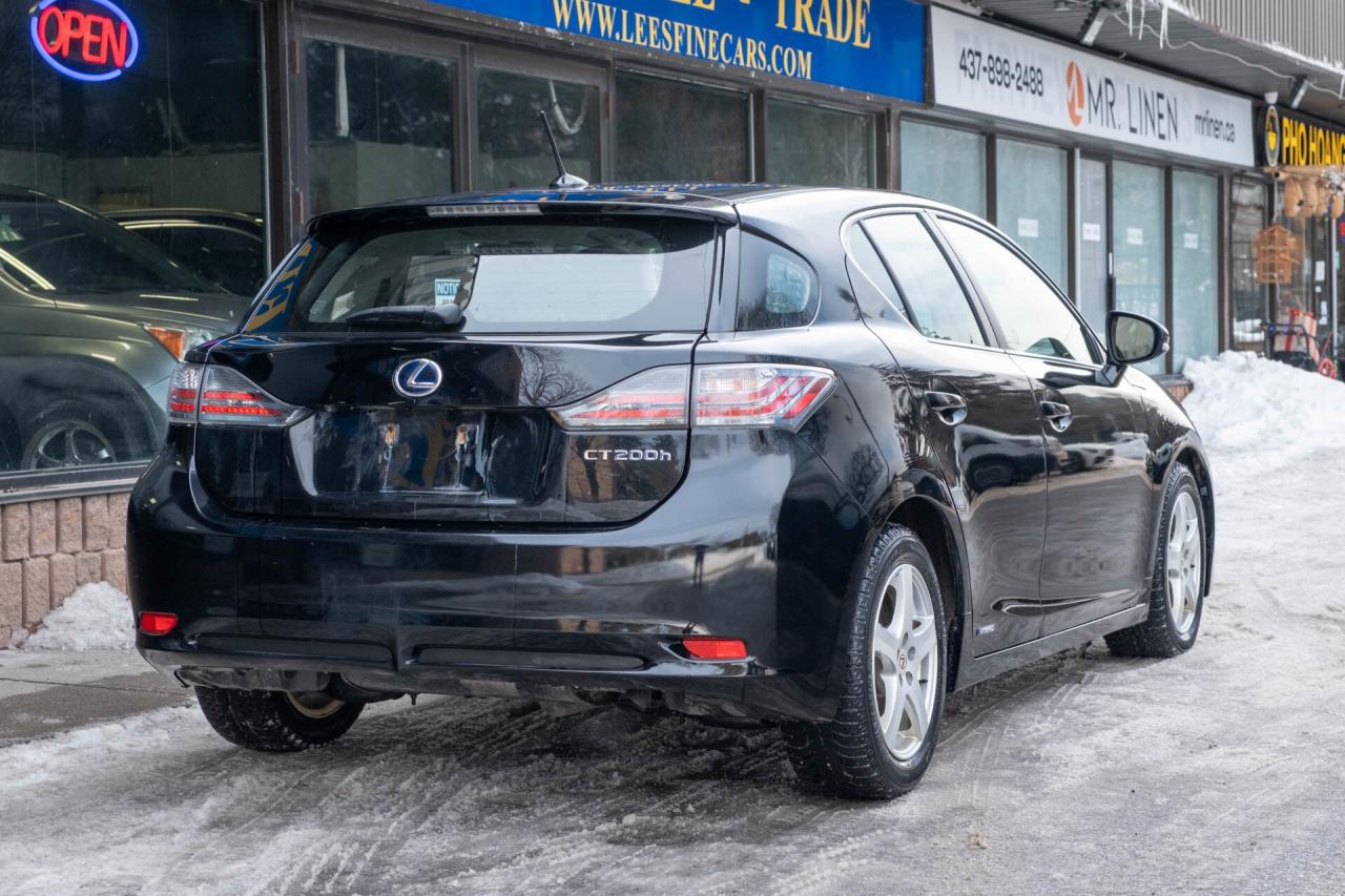 2011 Lexus CT 200h Premium Pkg   2 sets of wheels Photo