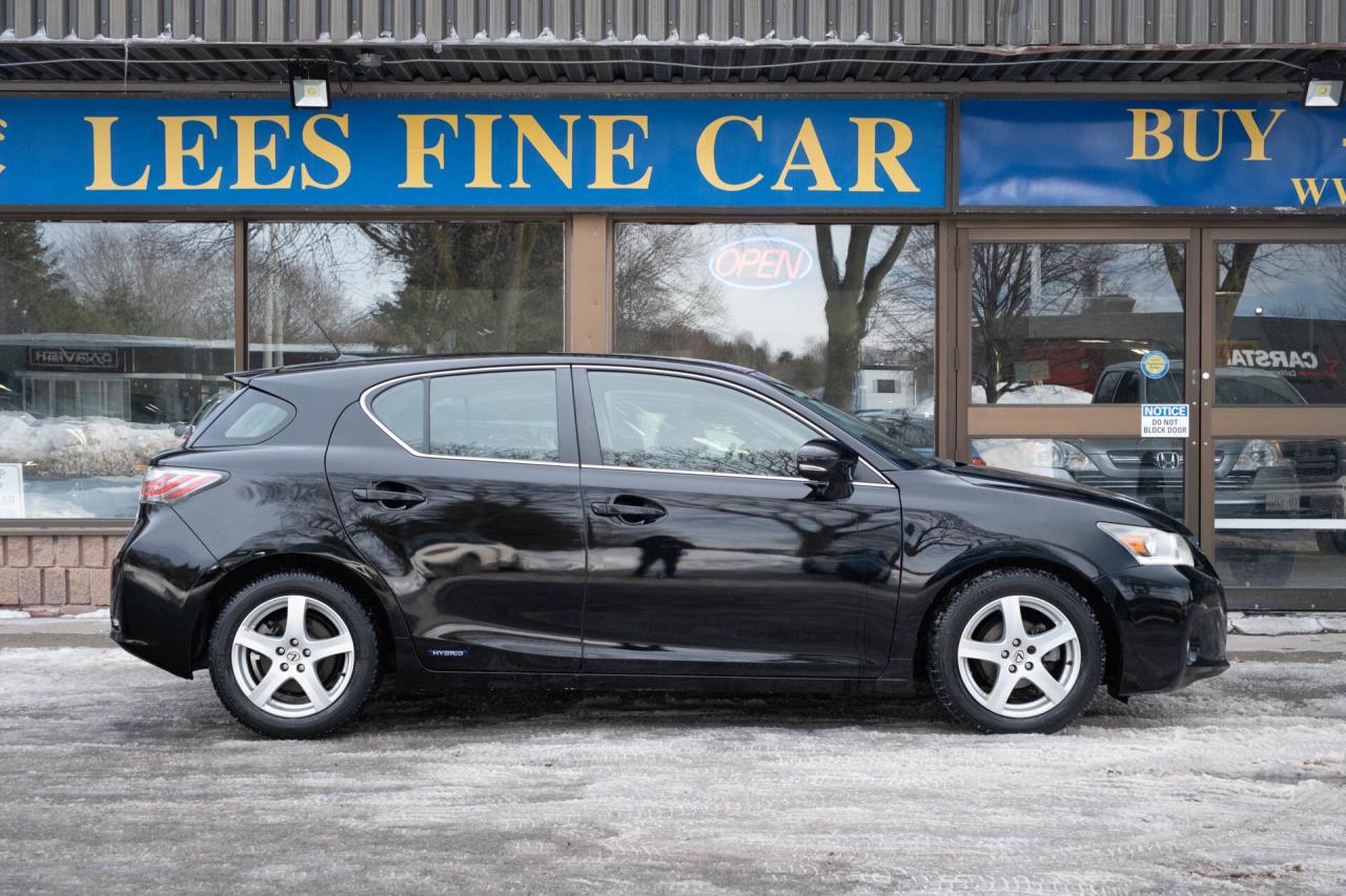 2011 Lexus CT 200h Premium Pkg   2 sets of wheels Photo