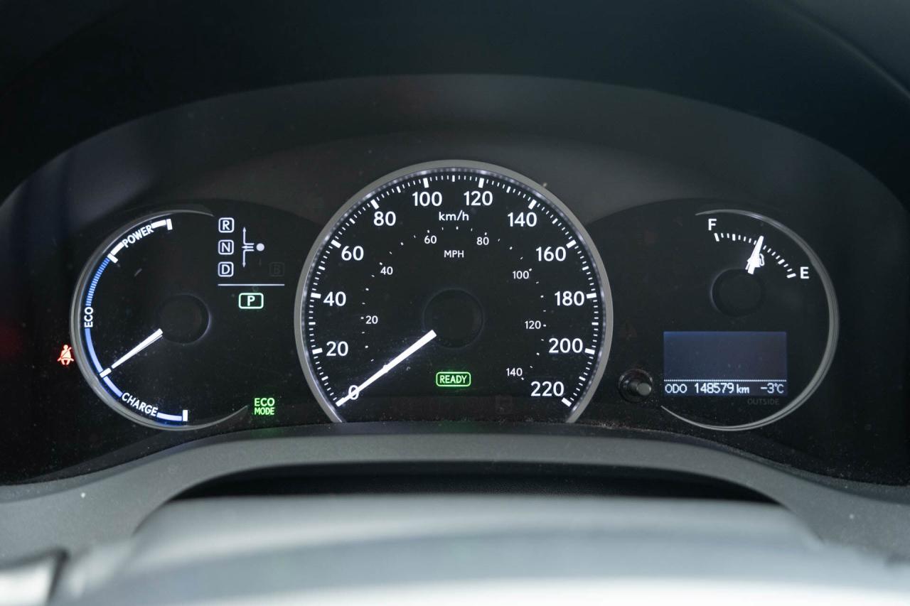 2011 Lexus CT 200h Premium Pkg   2 sets of wheels Photo