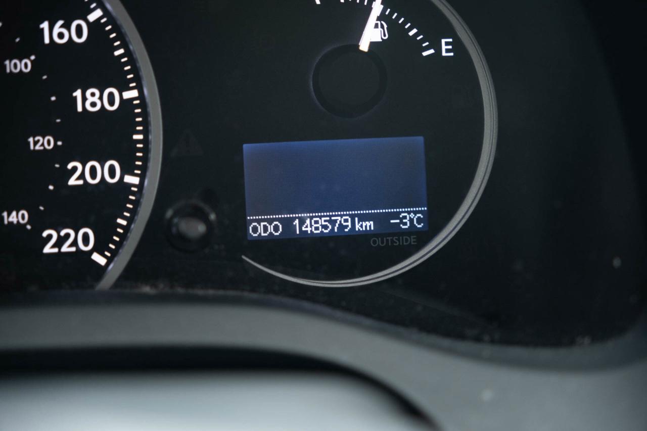 2011 Lexus CT 200h Premium Pkg   2 sets of wheels Photo