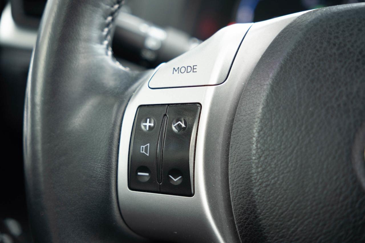 2011 Lexus CT 200h Premium Pkg   2 sets of wheels Photo