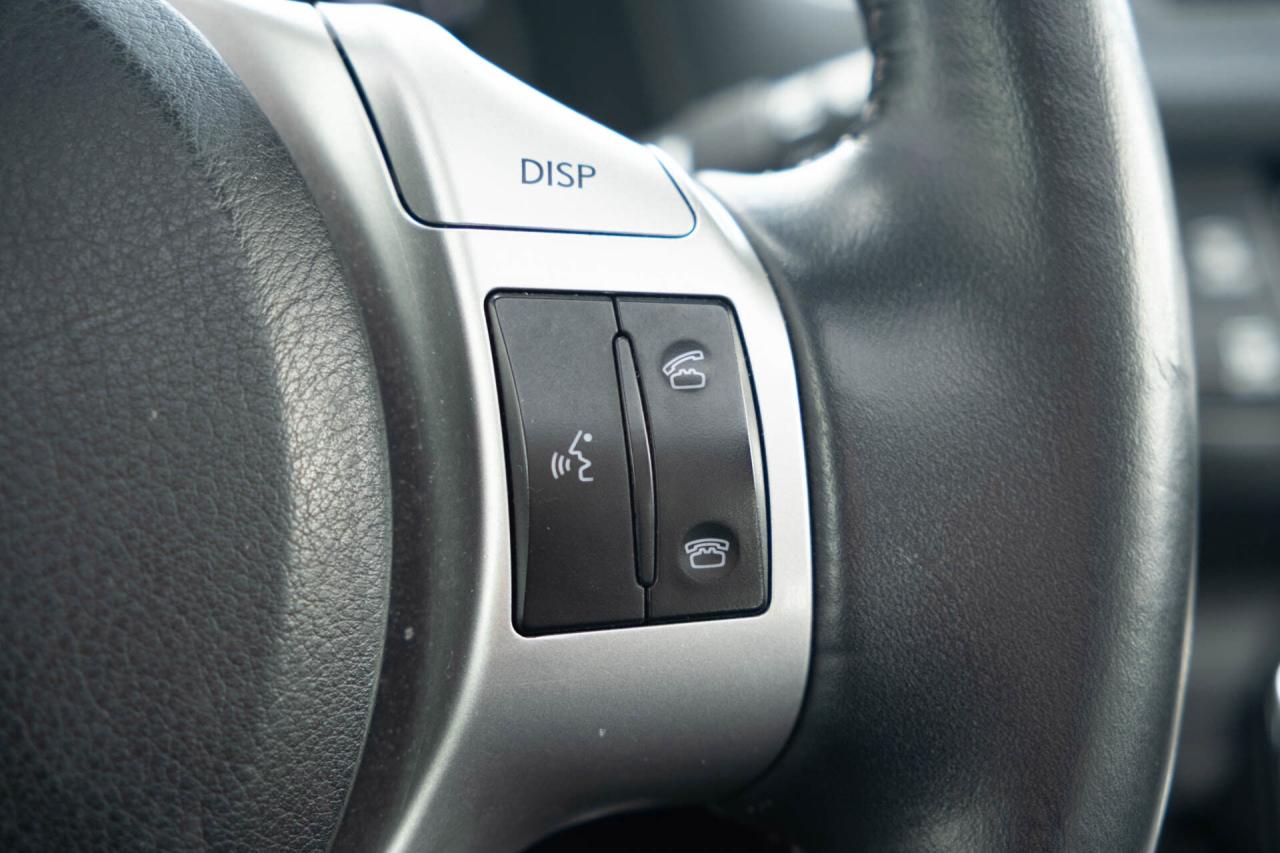 2011 Lexus CT 200h Premium Pkg   2 sets of wheels Photo