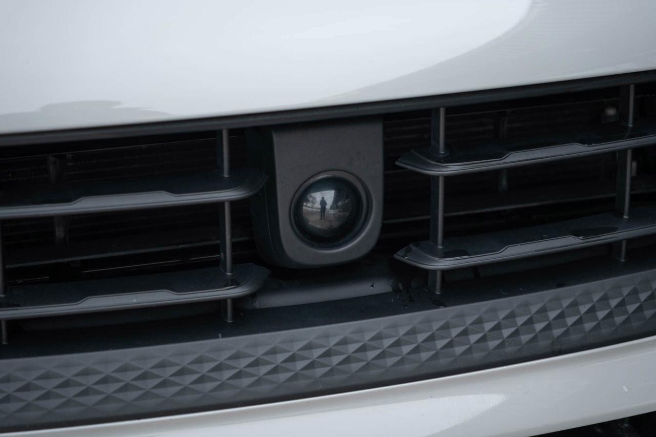 2024 Porsche Macan Base   2 sets of Tires Photo