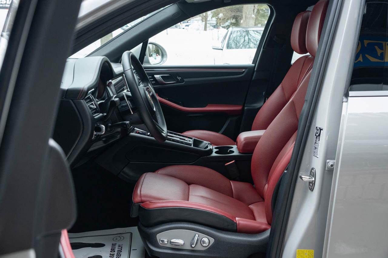 2024 Porsche Macan Base   2 sets of Tires Photo