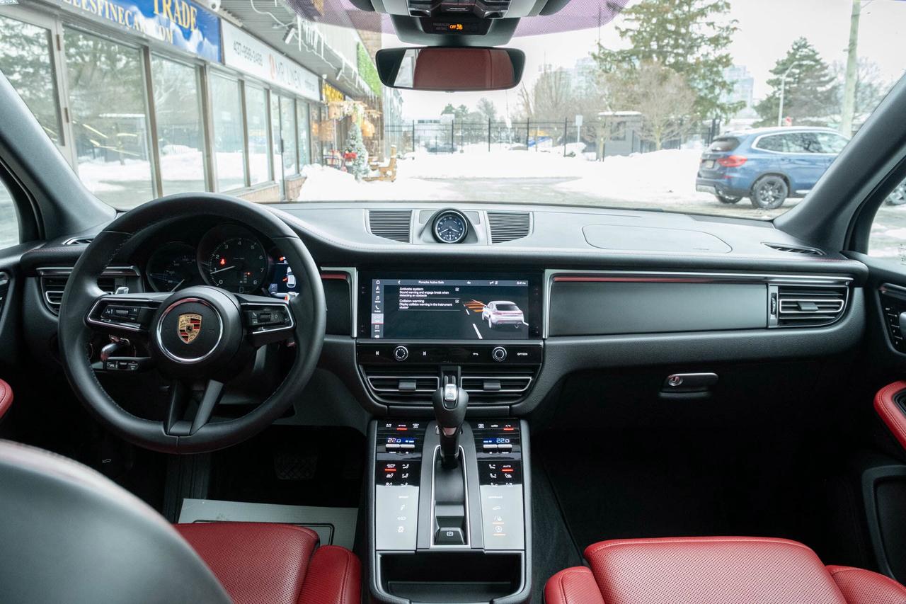 2024 Porsche Macan Base   2 sets of Tires Photo