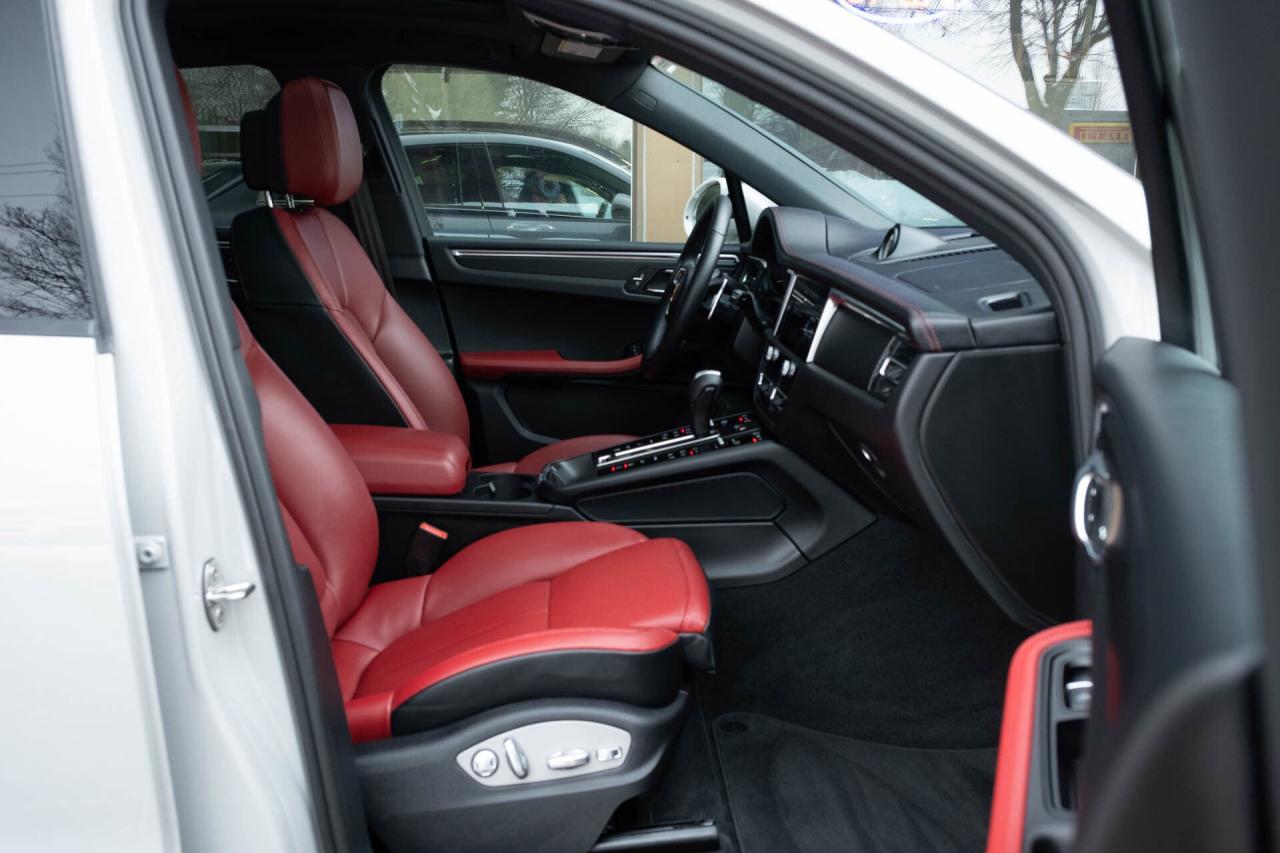 2024 Porsche Macan Base   2 sets of Tires Photo