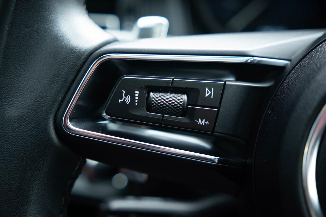 2024 Porsche Macan Base   2 sets of Tires Photo