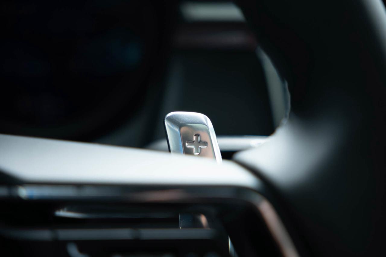 2024 Porsche Macan Base   2 sets of Tires Photo