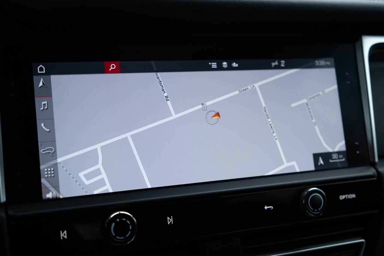 2024 Porsche Macan Base   2 sets of Tires Photo