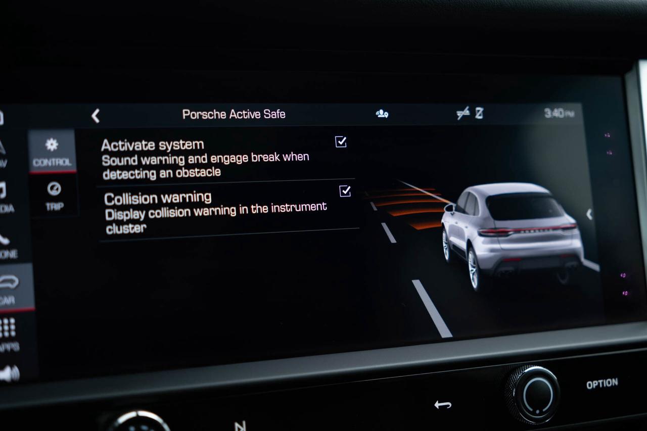 2024 Porsche Macan Base   2 sets of Tires Photo