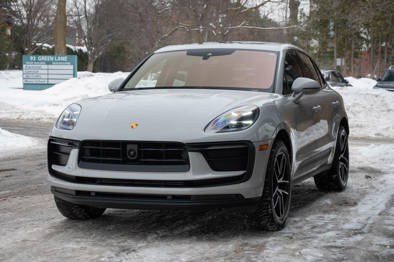 2024 Porsche Macan Base   2 sets of Tires Photo2