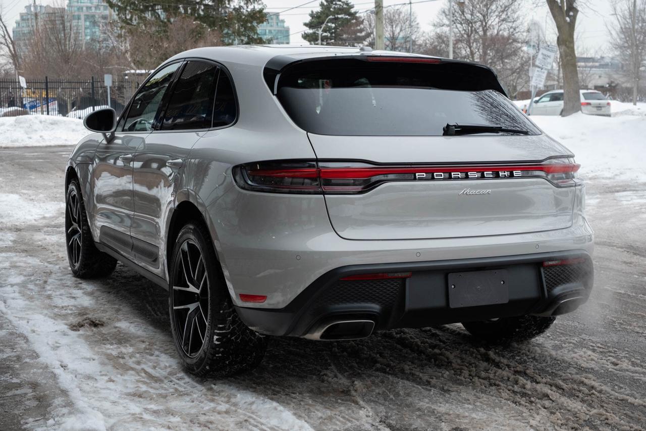 2024 Porsche Macan Base   2 sets of Tires Photo3