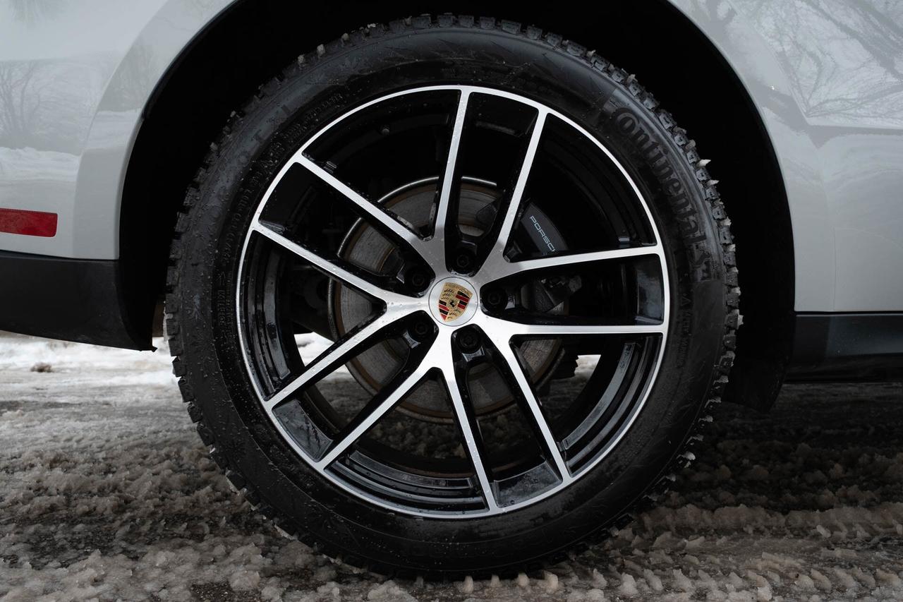 2024 Porsche Macan Base   2 sets of Tires Photo