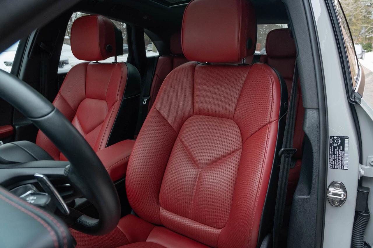 2024 Porsche Macan Base   2 sets of Tires Photo