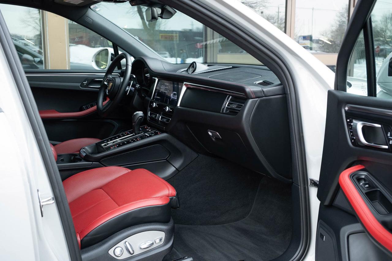 2024 Porsche Macan Base   2 sets of Tires Photo