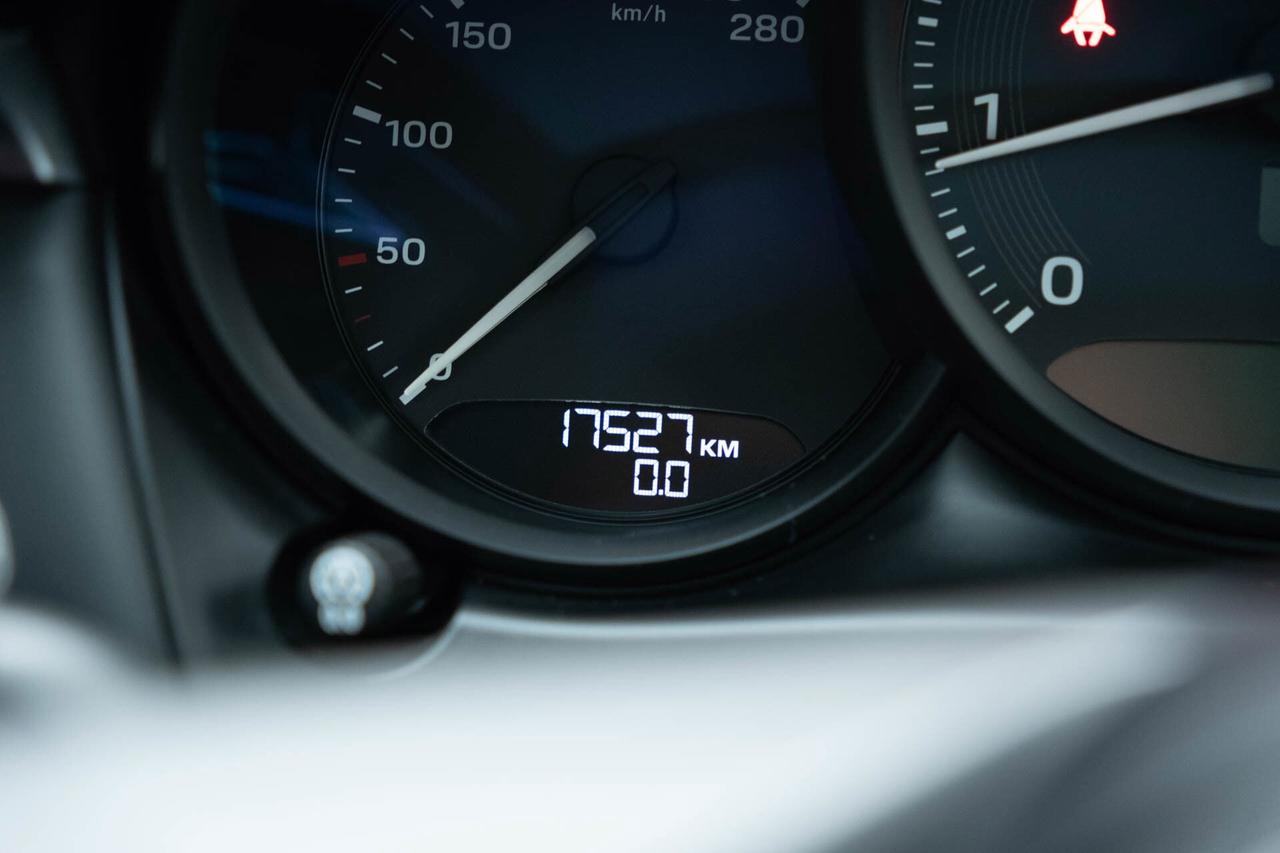 2024 Porsche Macan Base   2 sets of Tires Photo