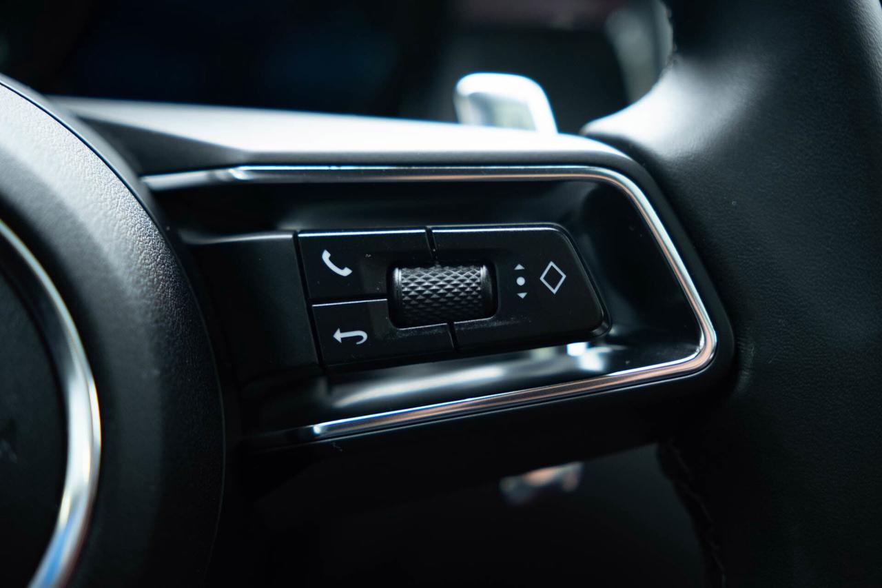 2024 Porsche Macan Base   2 sets of Tires Photo