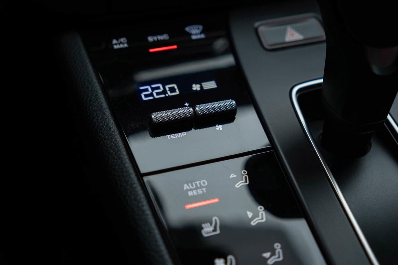 2024 Porsche Macan Base   2 sets of Tires Photo