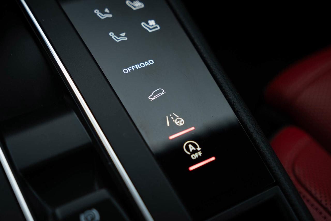 2024 Porsche Macan Base   2 sets of Tires Photo