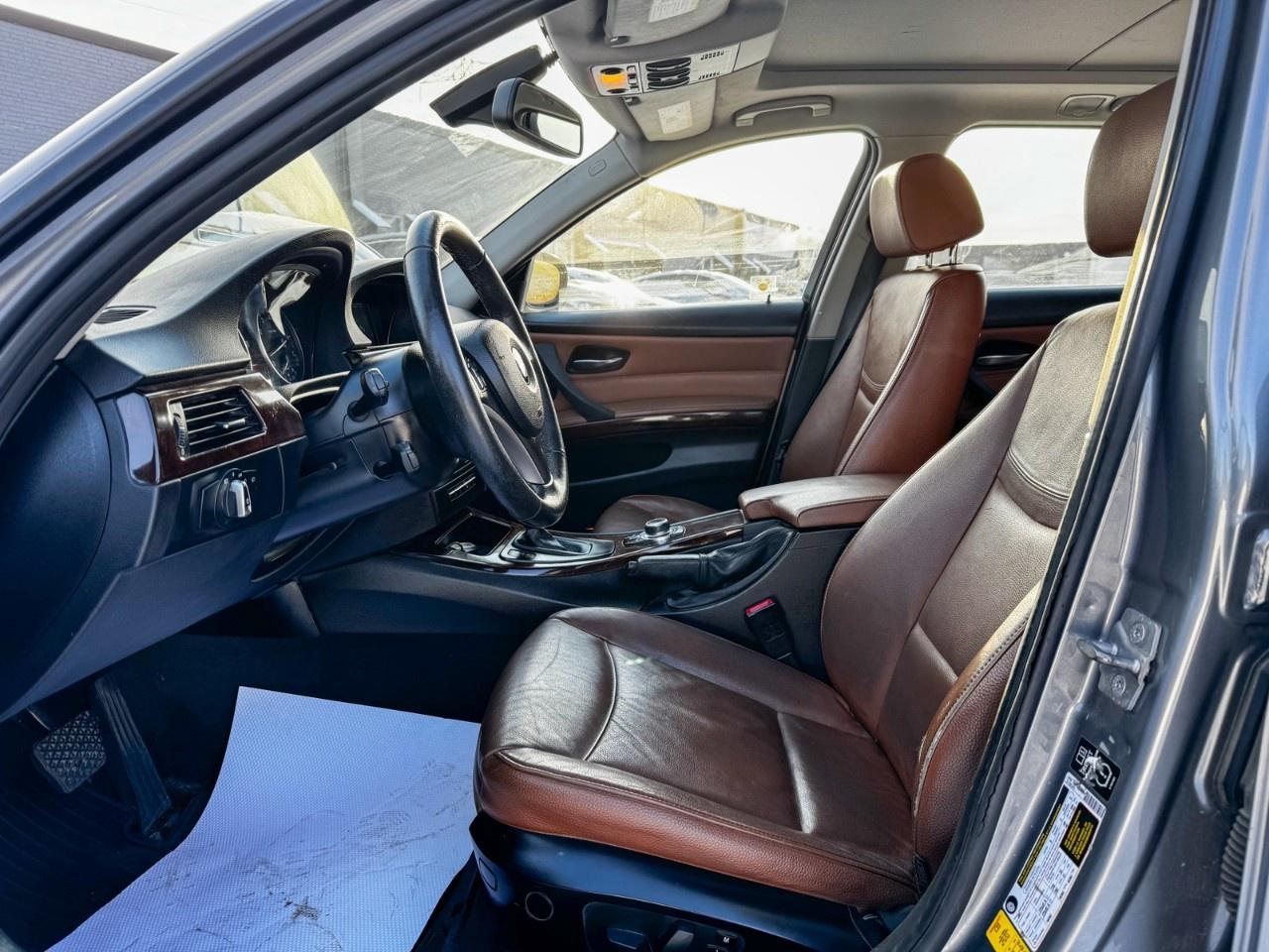 2012 BMW 3 Series Wagon / Executive Package / Saddle brown leather Photo