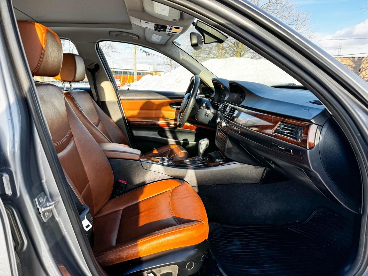 2012 BMW 3 Series Wagon / Executive Package / Saddle brown leather Photo