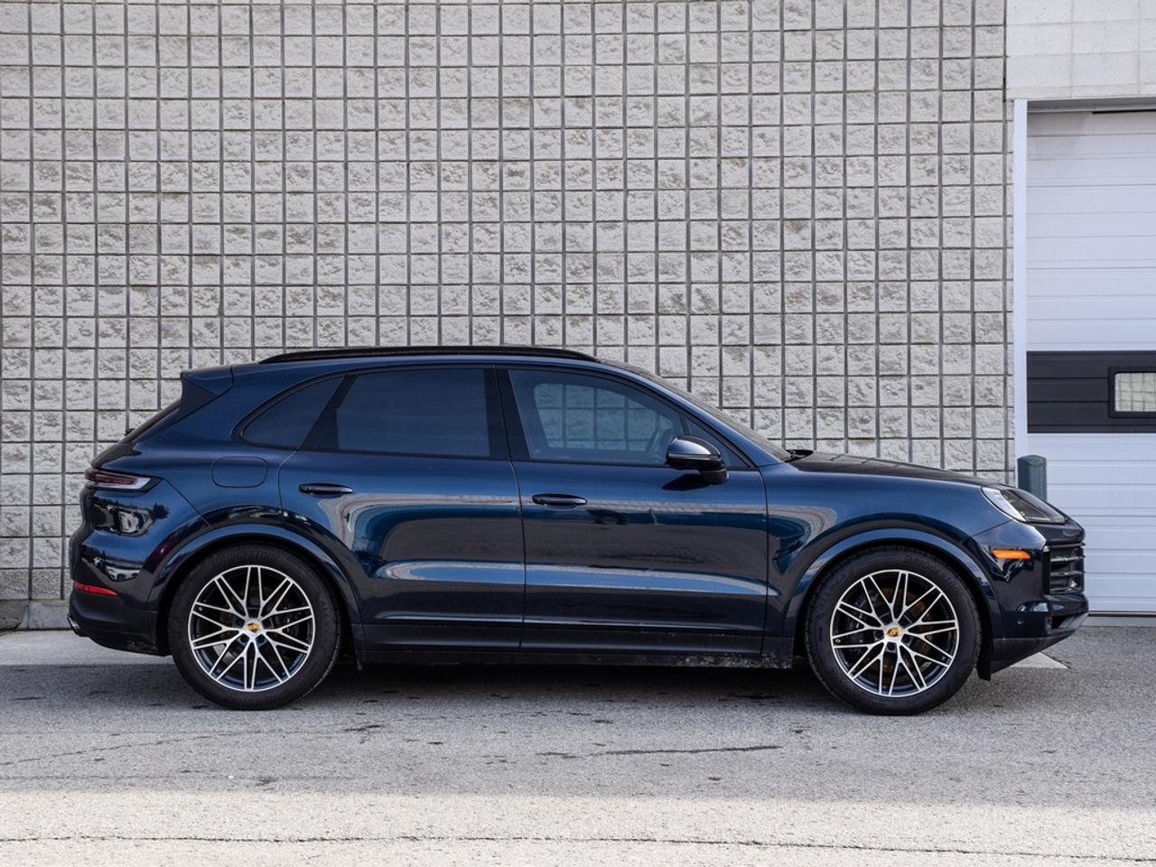 2024 Porsche Cayenne Base 4dr All-wheel Drive Photo2