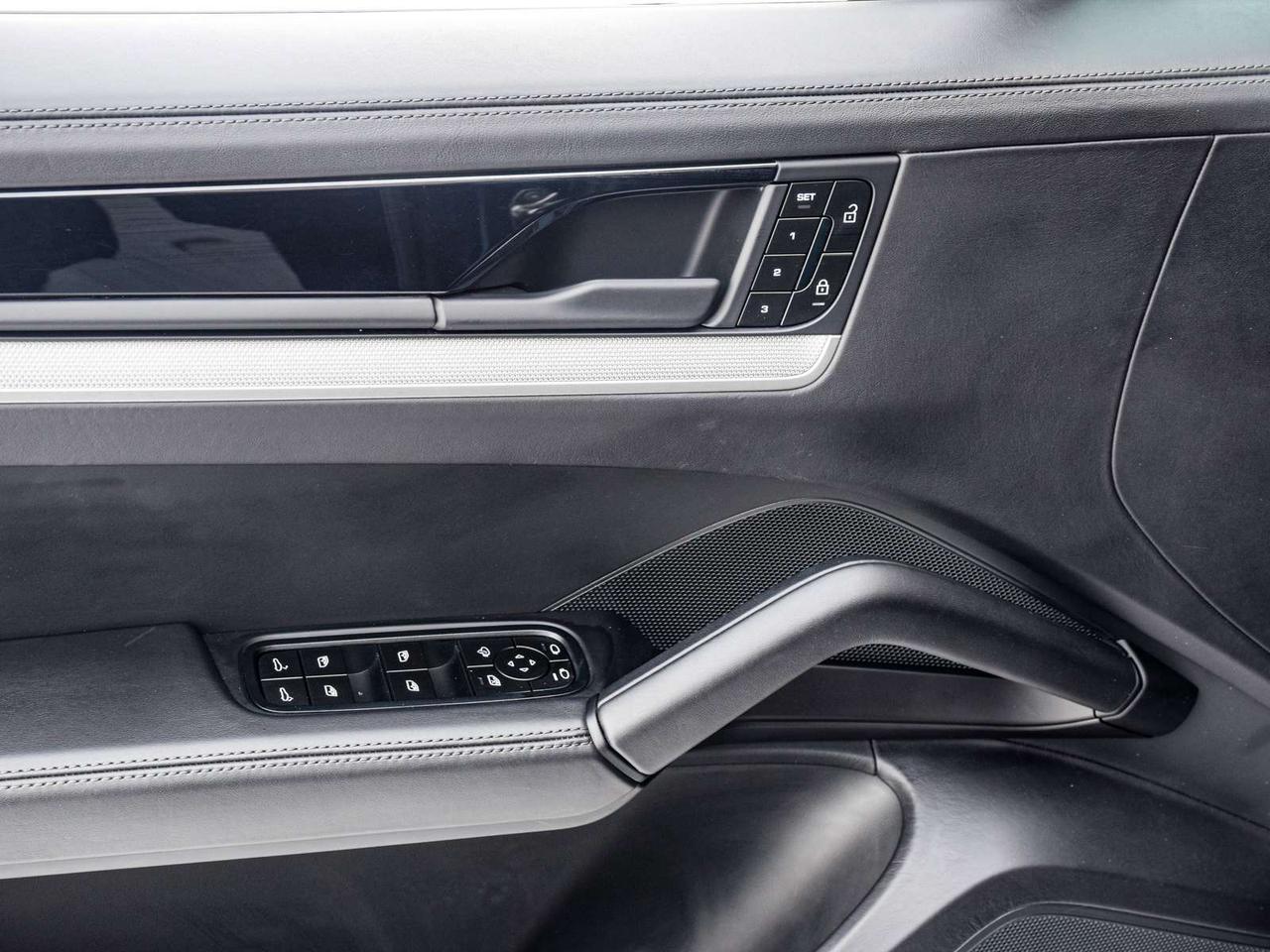 2024 Porsche Cayenne Base 4dr All-wheel Drive Photo
