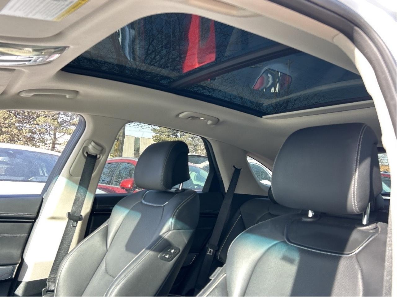 2025 Genesis GV70 2.5T ADVANCED, NEW TIRES, SNOW TIRES, PANO, NAVI Photo