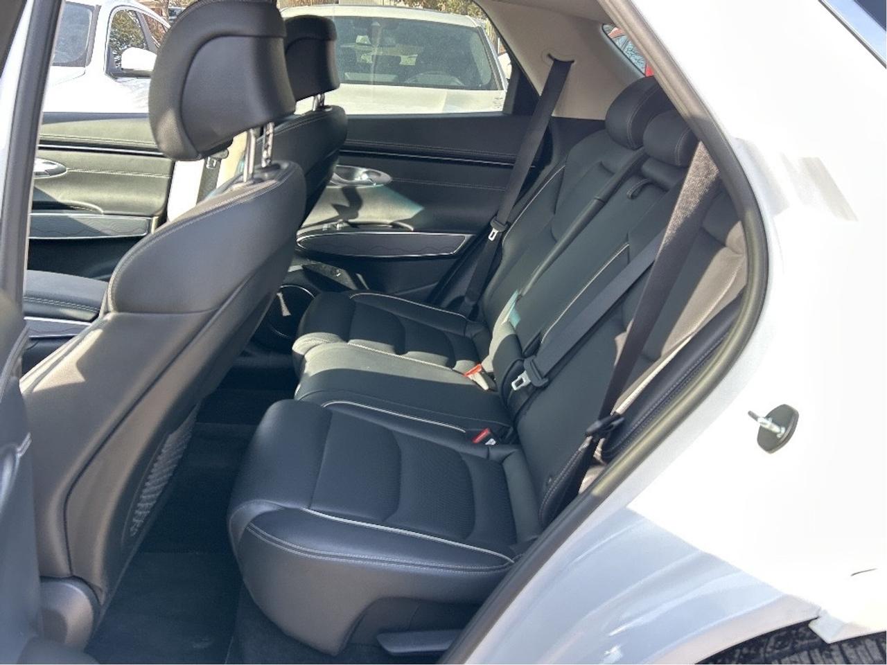 2025 Genesis GV70 2.5T ADVANCED, NEW TIRES, SNOW TIRES, PANO, NAVI Photo