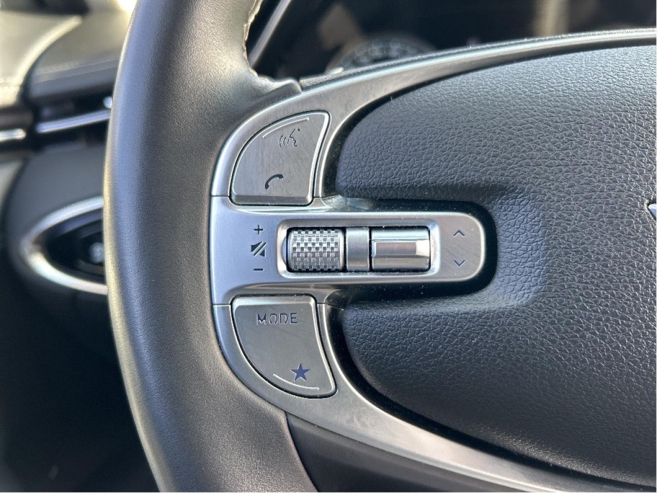 2025 Genesis GV70 2.5T ADVANCED, NEW TIRES, SNOW TIRES, PANO, NAVI Photo