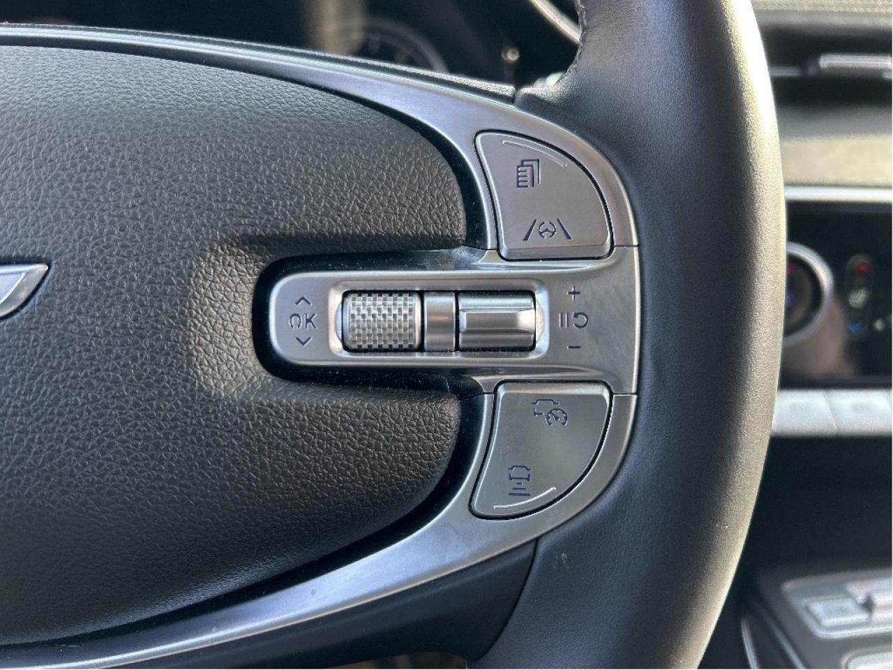 2025 Genesis GV70 2.5T ADVANCED, NEW TIRES, SNOW TIRES, PANO, NAVI Photo