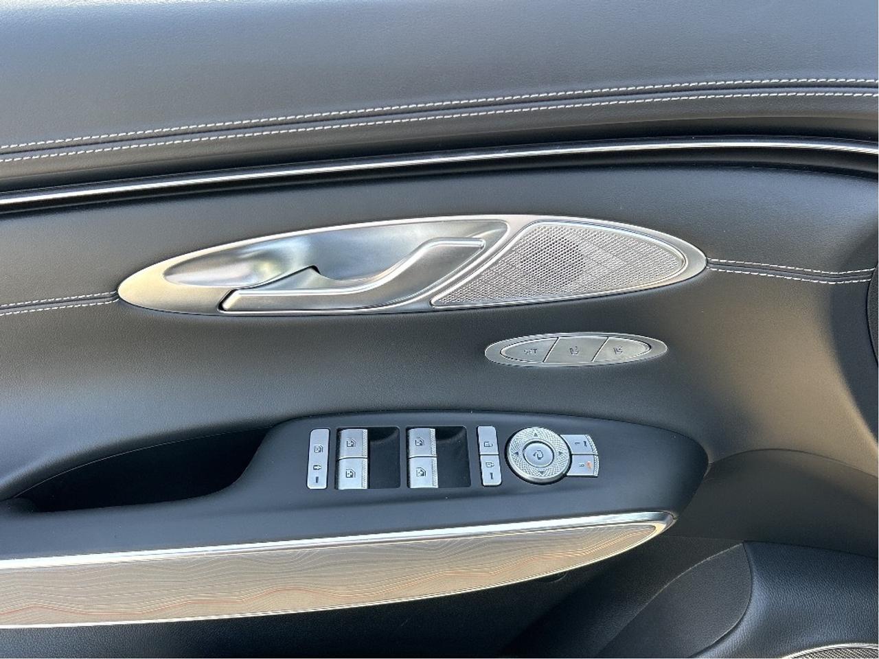 2025 Genesis GV70 2.5T ADVANCED, NEW TIRES, SNOW TIRES, PANO, NAVI Photo