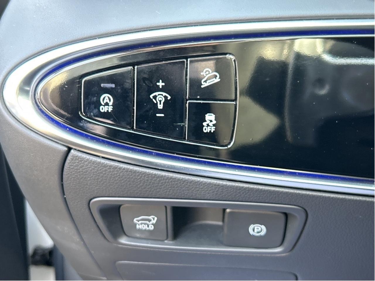 2025 Genesis GV70 2.5T ADVANCED, NEW TIRES, SNOW TIRES, PANO, NAVI Photo