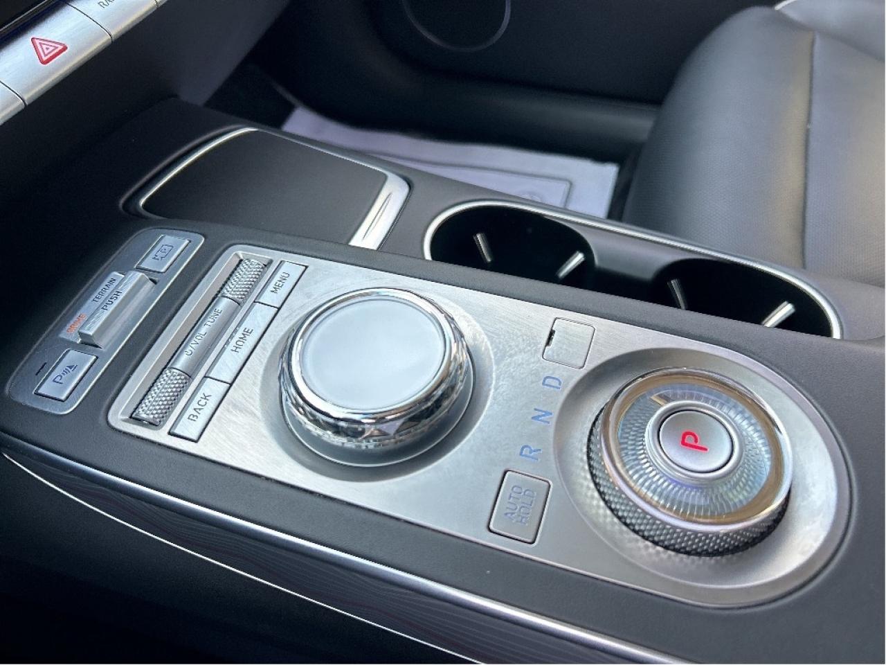 2025 Genesis GV70 2.5T ADVANCED, NEW TIRES, SNOW TIRES, PANO, NAVI Photo