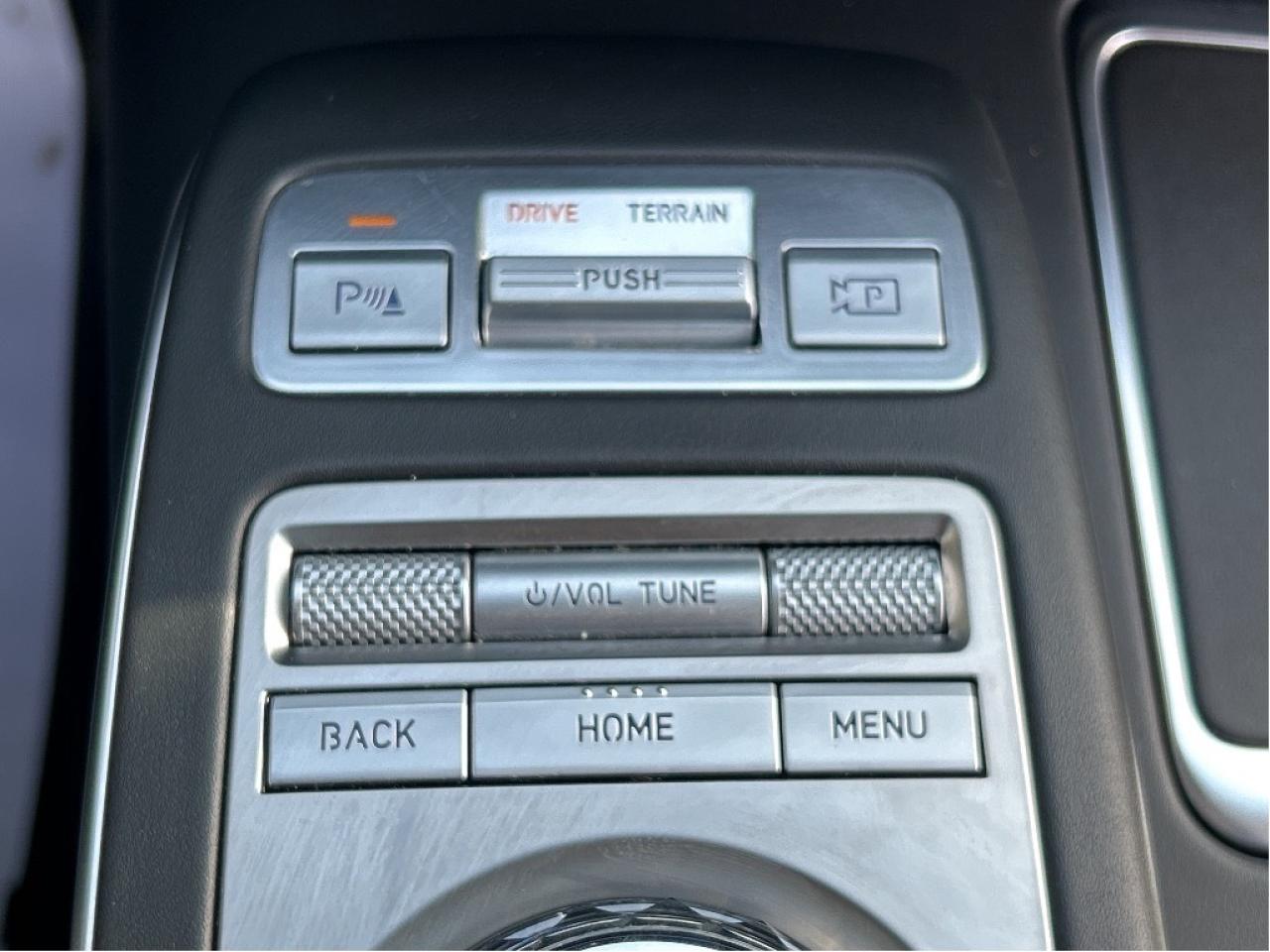 2025 Genesis GV70 2.5T ADVANCED, NEW TIRES, SNOW TIRES, PANO, NAVI Photo