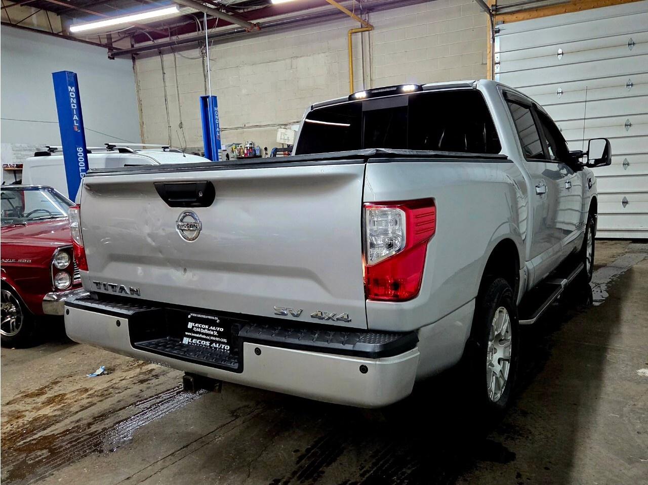 2017 Nissan Titan 4WD Crew Cab SV Clean CarFax/SV Premium/4x4/Blueto Photo